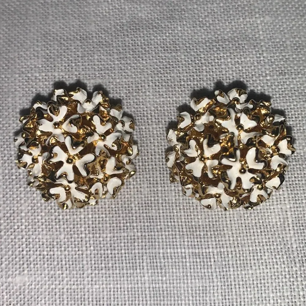 Vintage Un Marked‎ Gold Tone White Enamel Floral Dome Clip on Earrings